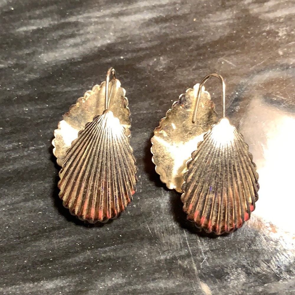Silver color shell/leaf double sided earrings